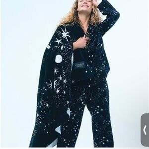 Victoria’s Secret Galaxy Sherpa blanket brand new with tags